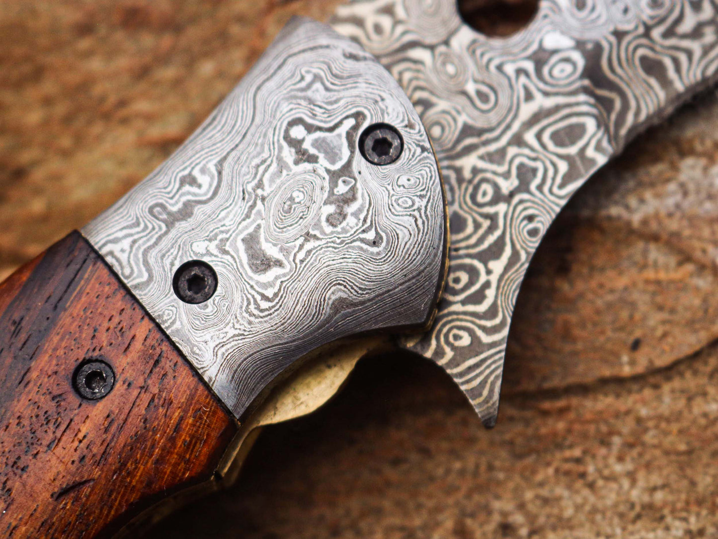Best Handcrafted Damascus Steel Folding Knife – Only Just $113 | Best Pocket Knife for Collectors
