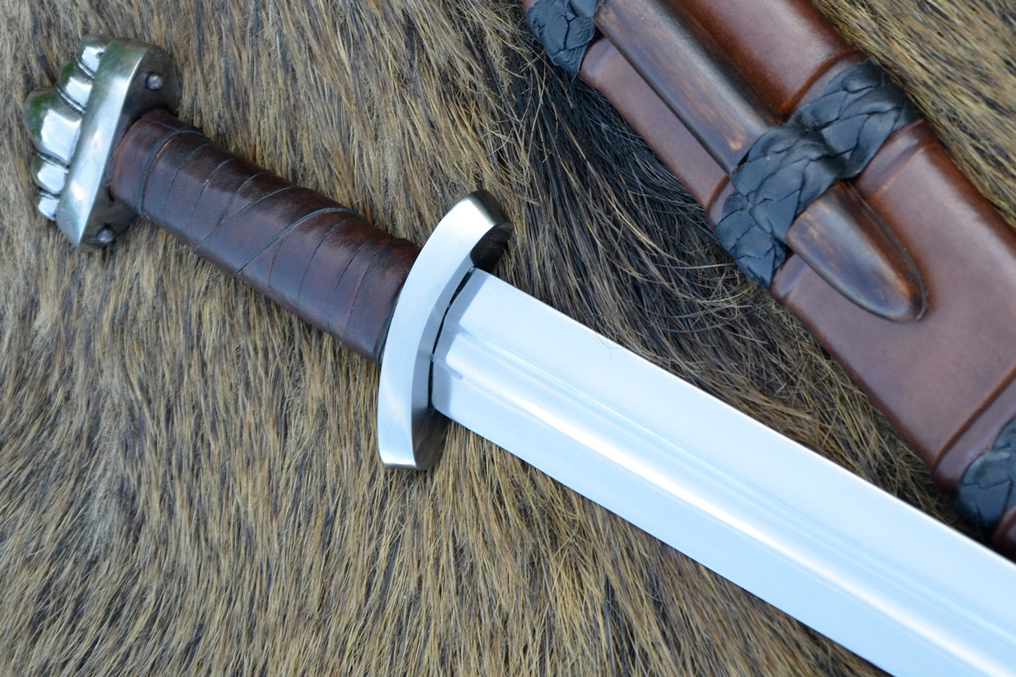 Espada vikinga con vaina – Réplica auténtica del siglo X, solo $139