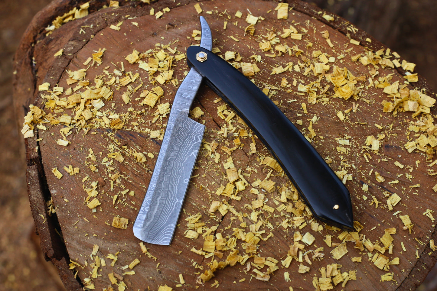 Hand Forged Damascus Straight Razor | Buffalo Horn & Brass Handle | Traditional Shaving Razor | Groomsmen Gift