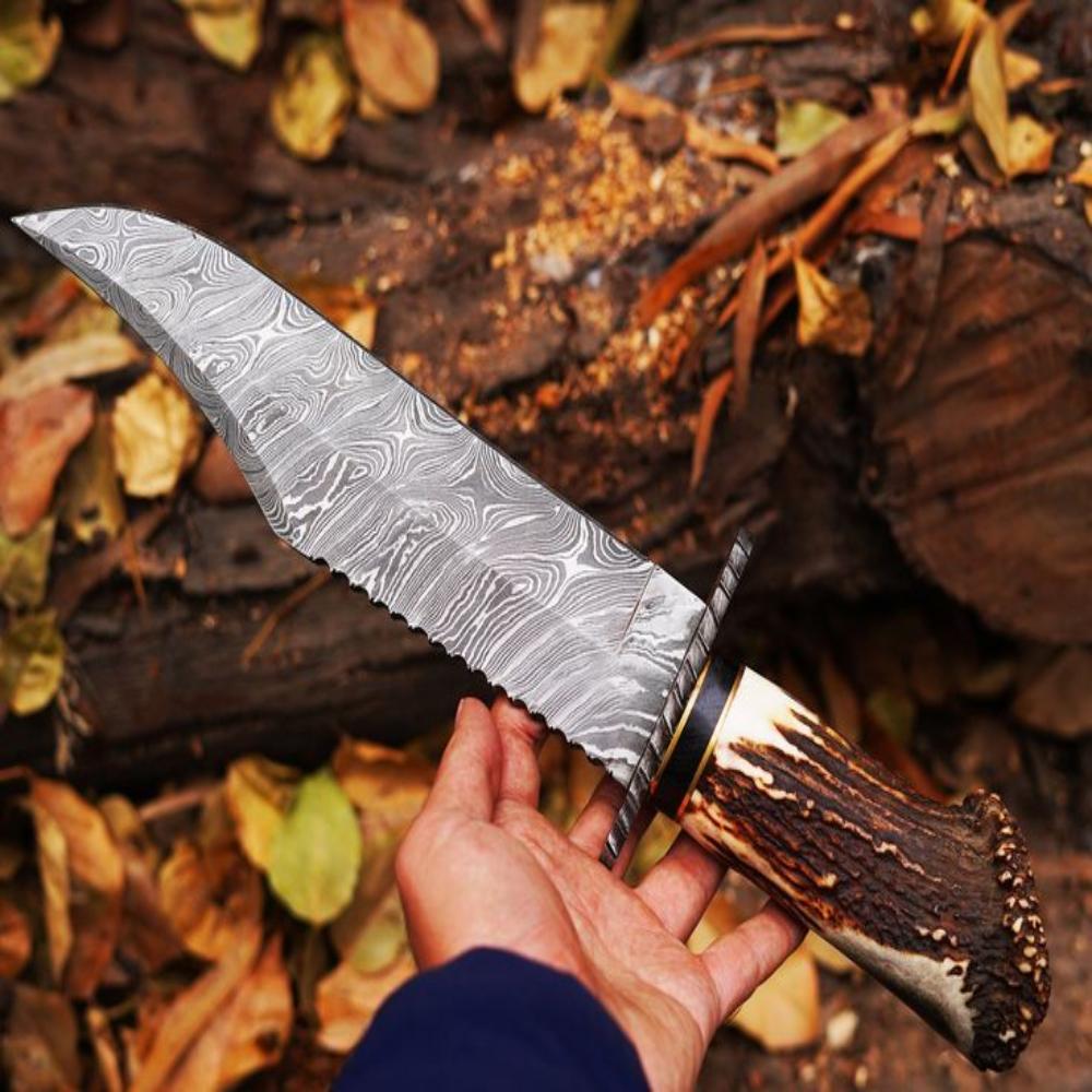 Hand Forged Damascus Steel  hunting  Knife , Custom Handmade Damascus Steel Hunting Knife With Stag Horn Handle.
