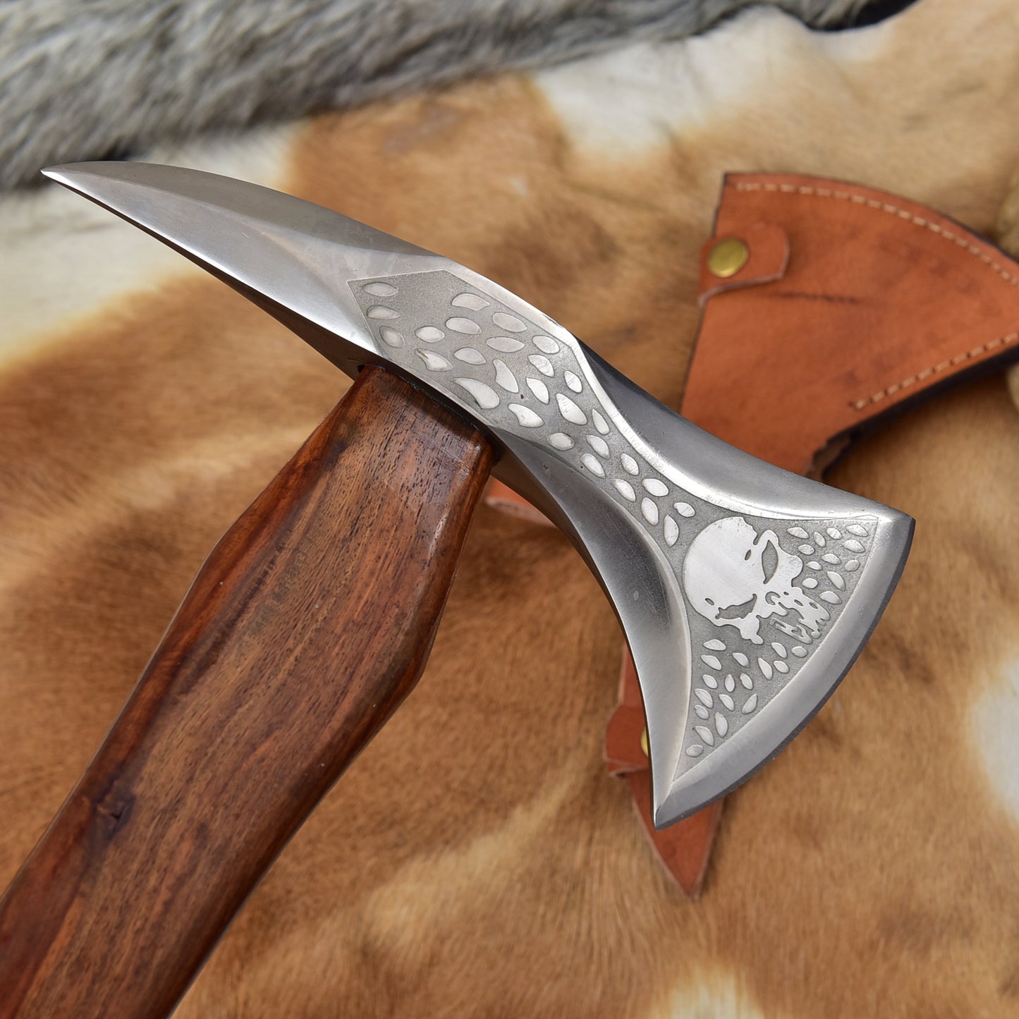 Handcrafted 20" Spike Back Skull Etched Viking Style Axe Pickhead Tomahawk Rosewood | Leather Sheath