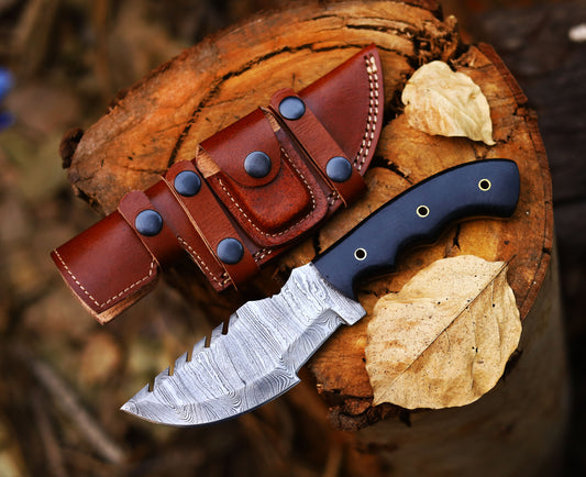 Handmade Damascus Steel Hunting Knife - Exquisite Craftsmanship for Precision and Elegance
