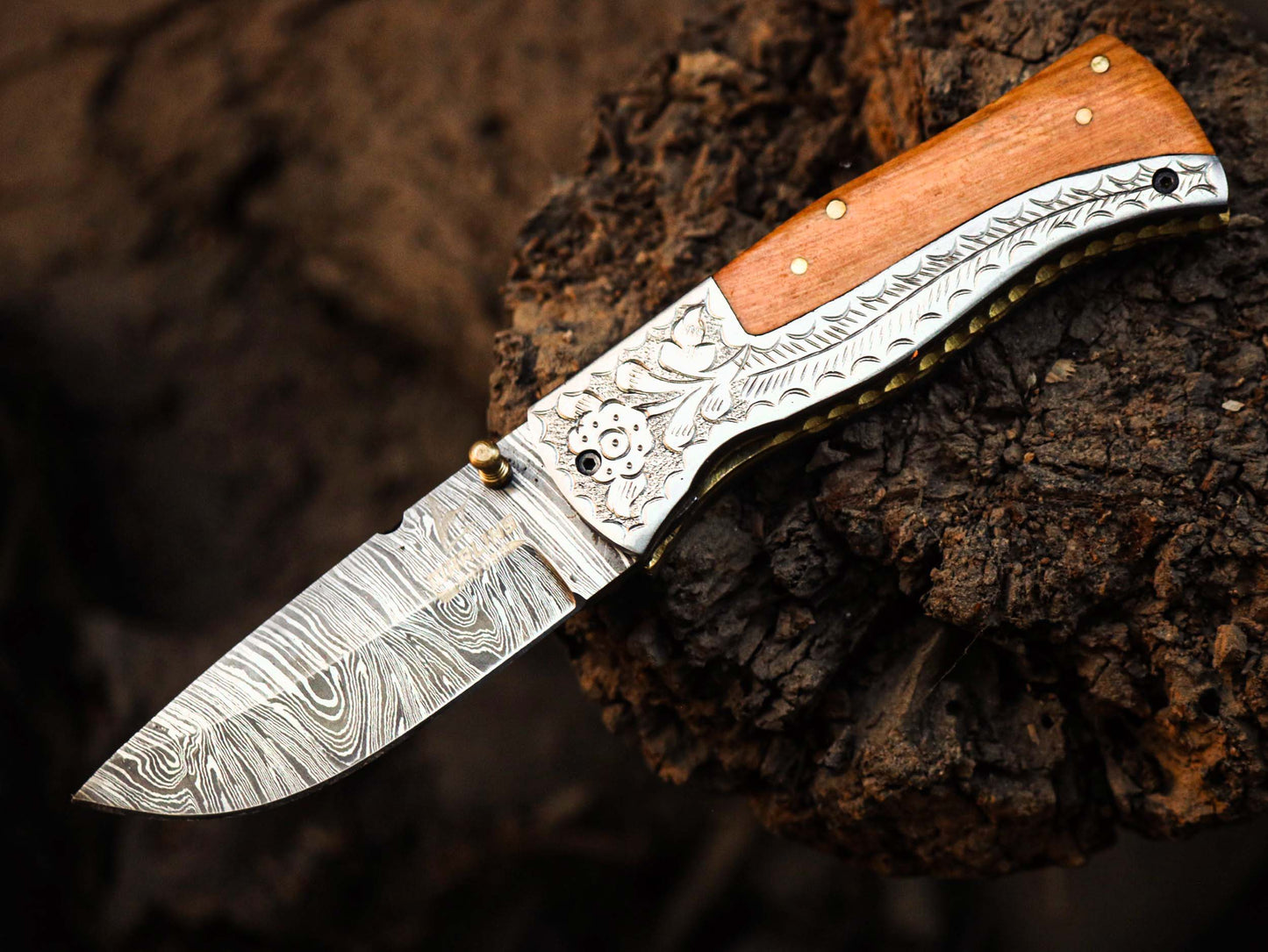 Handcrafted Damascus Steel Folding Knife – Just $84 | Precision & Artistry in Every Fold