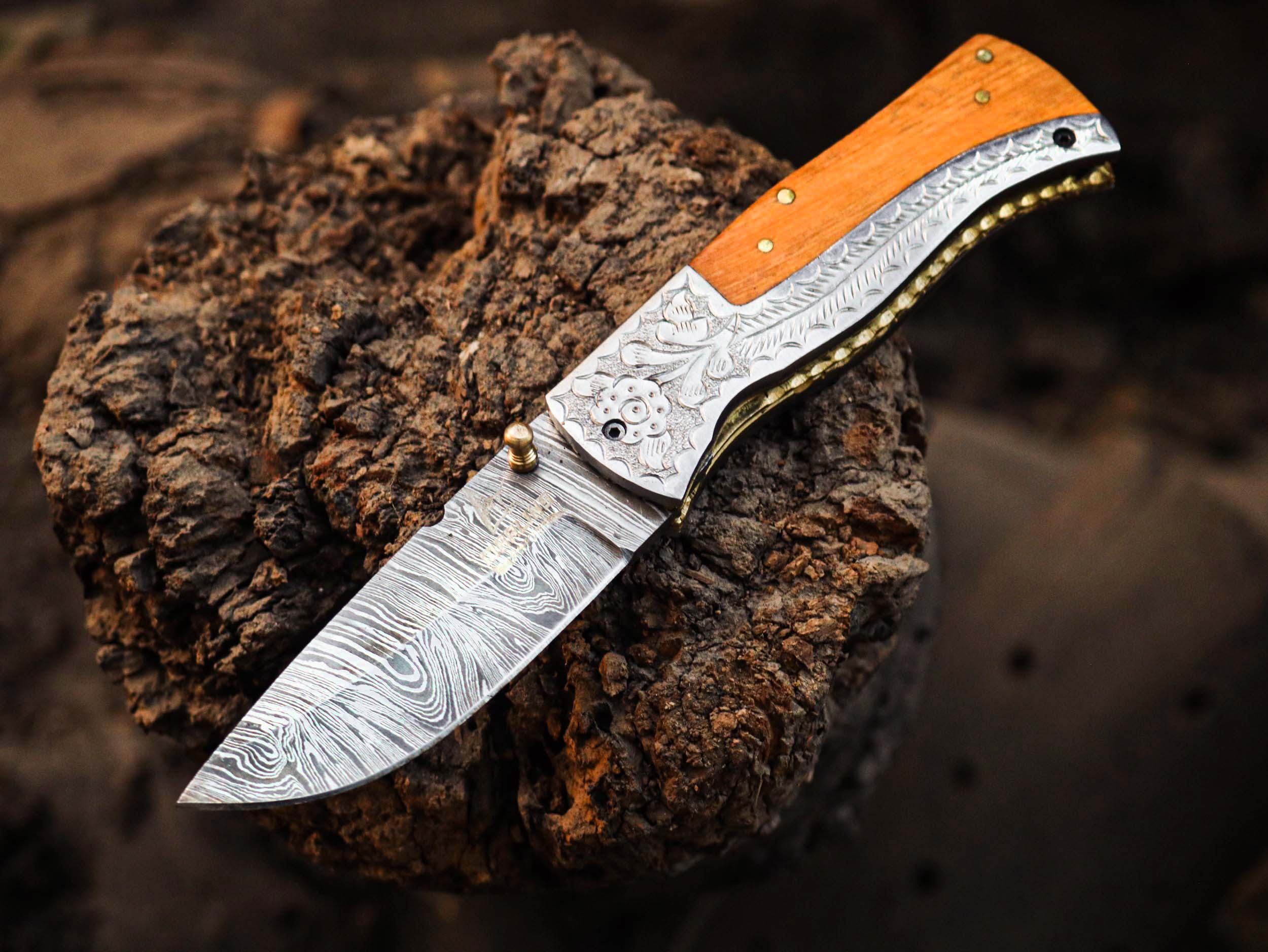 Handcrafted Damascus Steel Folding Knife: Precision and Artistry in Every Fold